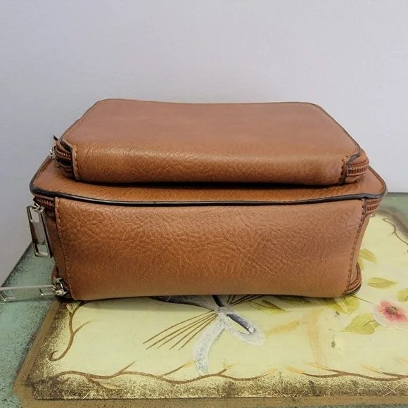 Faux Leather Camel Brown Camera Style Crossbody - Picture 3 of 6